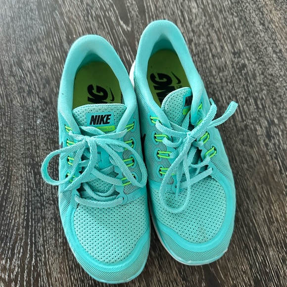 Nike Free 5.0 Cloth Mesh Running Athletic Shoe Size 6.5 - Picture 1 of 5